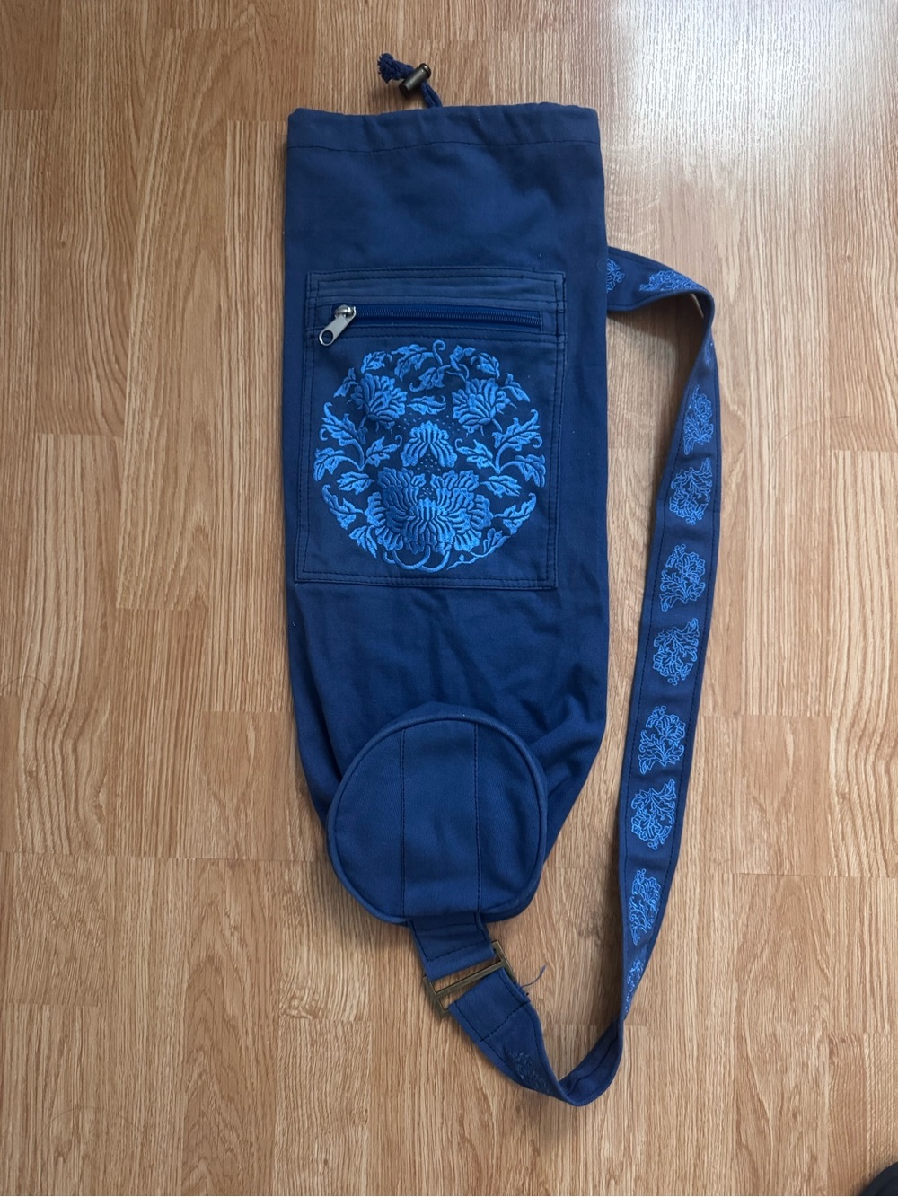 {Gaiam} Niagara Blue Cotton Yoga Mat Sling Bag Embroidered Mandala Cargo
